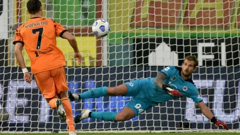 Foto: Giuseppe Bellini/Getty Images – Cristiano Ronaldo batendo pênalti