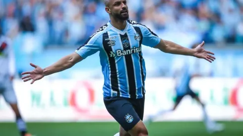 Na mira do Bahia, Thaciano tem futuro definido