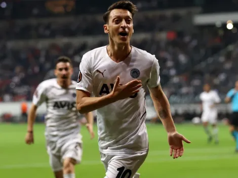 Özil surpreende e toma grande decisão na carreira