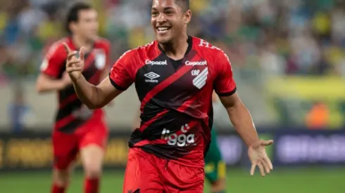 Na mira do Barcelona, Vitor Roque surpreende e fala sobre seu futuro