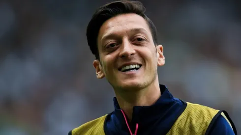 Ozil revela porque não considera Messi o melhor jogador da história e indica quem merece este título