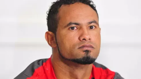 Goleiro Bruno, ex-Flamengo, se aproxima de virar treinador de clube brasileiro