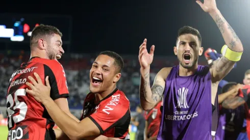 Vitor Roque atacante.