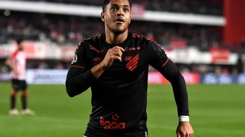 vitor roque foi um dos destaques do Athletico-PR ano passado.