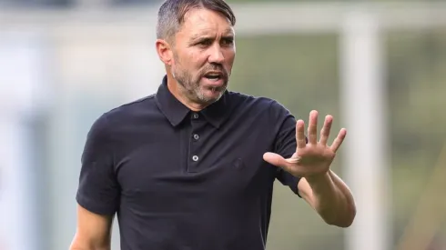 Após reunião, Coudet define seu futuro e faz declaração aos torcedores