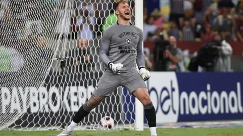 Lucas Perri pode deixar o Botafogo e fechar com gigante da Serie A