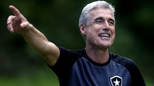 Grande destaque da China 'se oferece' para jogar no Botafogo