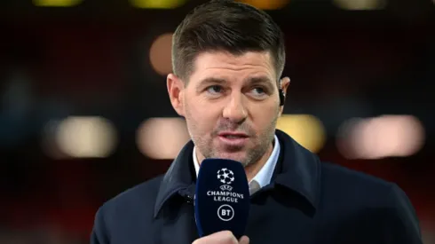 Steven Gerrard revela qual jovem meio-campista ele considera melhor que Pedri