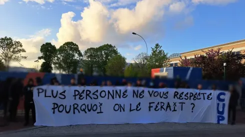 Torcida do PSG protestou contra time na porta do CT
