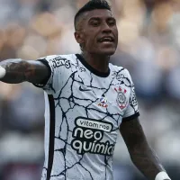 Dois clubes da Serie A do futebol brasileiro disputam a contratação de Paulinho, do Corinthians