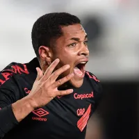 Mercado da bola: gigante europeu avança para tirar Vitor Roque do Athletico PR por R$ 215 milhões
