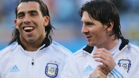 Carlos Tevez e Lionel Messi jogaram juntos na seleção Argentina (Photo by Chris McGrath/Getty Images)