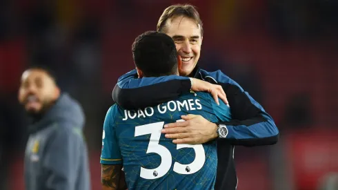 Rúben Neves, companheiro de João Gomes no Wolverhampton, está na mira do Barcelona (Photo by Dan Mullan/Getty Images)