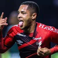 Em alta no Athletico-PR, Vitor Roque pode pintar em gigante europeu \'de graça\' e ser a bomba do mercado da bola