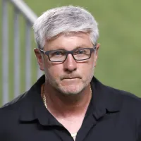 Dono de gigante do futebol europeu \'atravessa\' o PSG e faz proposta de R$ 4 bilhões para comprar o Santos
