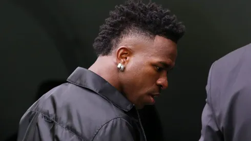 Real Madrid abraça Vini Jr também como forma de manter brasileio no clube (Photo by Florencia Tan Jun/Getty Images)