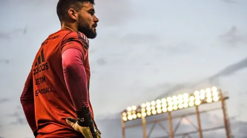 Na mira do Cruzeiro, Matheus Cunha, goleiro do Flamengo, define onde vai jogar