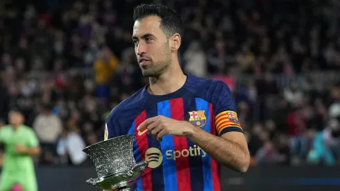 BARCELONA, SPAIN - JANUARY 22: Sergio Busquets of FC Barcelona presents the Spanish Supercopa Trophy to the fans prior to the LaLiga Santander match between FC Barcelona and Getafe CF at Spotify Camp Nou on January 22, 2023 in Barcelona, Spain. (Photo by Alex Caparros/Getty Images)