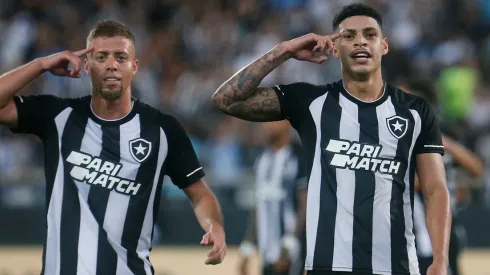 Lucas Fernandes e Luis Henrique. Botafogo x America MG pelo Campeonato Brasileiro no Estadio Niltos Santos. 28 de Maio de 2023, Rio de Janeiro, RJ, Brasil. Foto: Vitor Silva/Botafogo.<br />
Imagem protegida pela Lei do Direito Autoral Nº 9.610, DE 19 DE FEVEREIRO DE 1998. Sendo proibido qualquer uso comercial, remunerado e manipulacao/alteracao da obra.