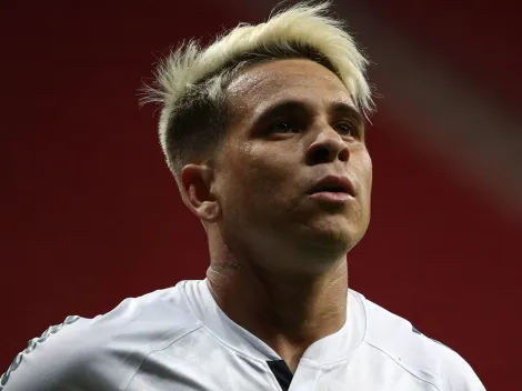 Gigante do futebol brasileiro 'atravessa' o Corinthians e abre negociações por Soteldo, que fica mais perto de deixar o Santos