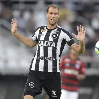 Joel Carli, recém aposentado, pode assumir gigante brasileiro como técnico