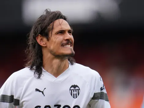 Gigante do futebol brasileiro prepara oferta para tentar fechar com Cavani, que está livre no mercado da bola