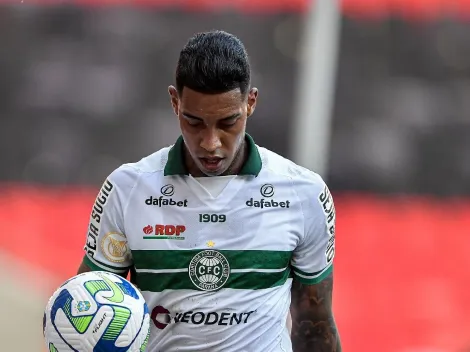 Contratação para 2024: gigante do futebol brasileiro quer tirar Alef Manga do Coritiba