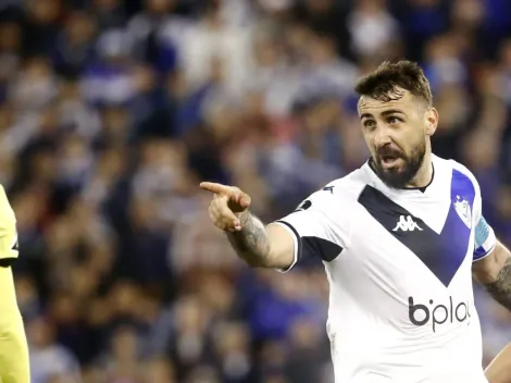 Livre no mercado após deixar o Vélez, Lucas Pratto revela conversas com gigante do futebol brasileiro: "Vejo com bons olhos"