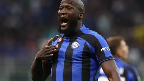 MILAN, ITALY - MAY 27: Romelu Lukaku of FC Internazionale celebrates after scoring the team's first goalduring the Serie A match between FC Internazionale and Atalanta BC at Stadio Giuseppe Meazza on May 27, 2023 in Milan, Italy. (Photo by Marco Luzzani/Getty Images)