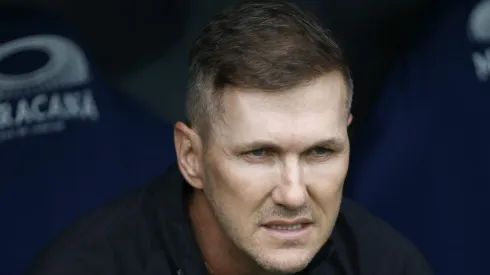 RIO DE JANEIRO, BRAZIL - JULY 29: Paulo Turra coach of Santos looks on prior the match between Fluminense and Santos as part of Brasileirao 2023 at Maracana Stadium on July 29, 2023 in Rio de Janeiro, Brazil. (Photo by Wagner Meier/Getty Images)