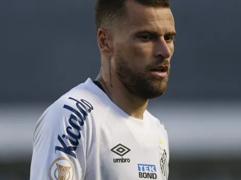 Santos avança para anunciar novo treinador, mas torcida protesta na web: "Chega de retranqueiro"