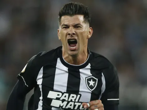Mercado da bola: Víctor Cuesta entra na mira de novo clube e pode deixar o Botafogo