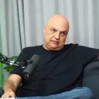 André Henning crava quem foi o melhor entre Ronaldinho Gaúcho e Neymar no auge da carreira:\'Não dá pra colocar na mesma frase\'