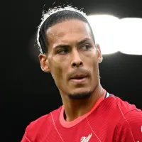 Lenda argentina descarta Van Dijk e crava o melhor zagueiro do mundo: \' 10 vezes mais completo\'
