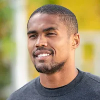 Douglas Costa revela conversas para fechar com gigante do futebol brasileiro