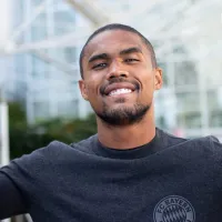 Vai acontecer! Douglas Costa marca reunião para assinar com gigante do futebol brasileiro
