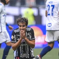 VÍDEO: jogador do Cruzeiro provoca o Atlético MG e joga milho em campo