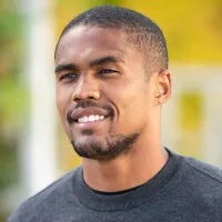 Douglas Costa aceita redução salarial para assinar com gigante da Serie A