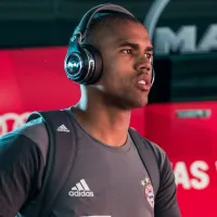 Douglas Costa, ex-Grêmio, é procurado por gigante do futebol carioca