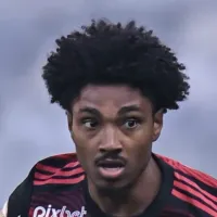 3 clubes manifestam interesse em Vitinho no Brasil