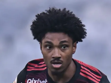 3 clubes manifestam interesse em Vitinho no Brasil