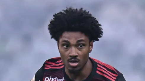 Vitinho é monitorado por 3 clubes do Brasil. Foto: Pedro Vilela/Getty Images