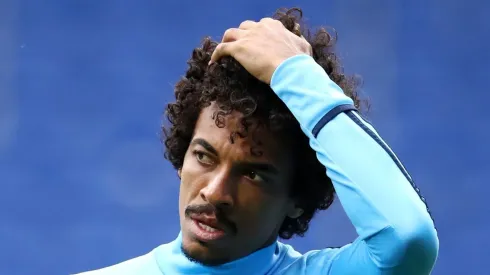 Luiz Gustavo é cotado para voltar ao Brasil e aparece como oportunidade no São Paulo. Foto: Maja Hitij/Getty Images