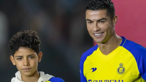 Cristiano e seu filho. (Photo by Yasser Bakhsh/Getty Images)