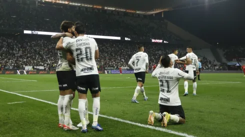 Corinthians pode perder mais um jogador (Photo by Ricardo Moreira/Getty Images)