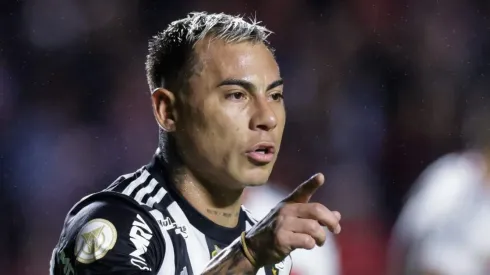 Torcida do Galo quer Vargas fora do clube. (Photo by Alexandre Schneider/Getty Images)