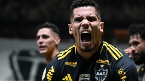 Paulinho pode ser vendido pelo Atlético Mineiro (Photo by Pedro Vilela/Getty Images)