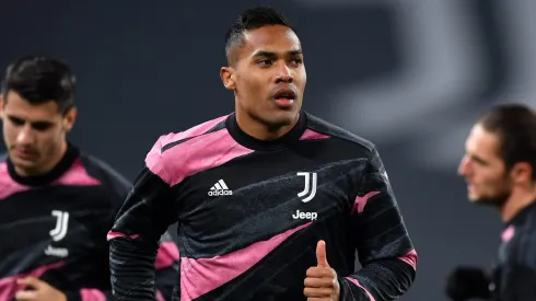 Gigante brasileiro fica próximo de Alex Sandro (Foto: Valerio Pennicino/Getty Images)