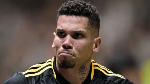 Atlético prepara venda de Paulinho, que pode ter destino inesperado (Foto: Pedro Vilela/Getty Images)