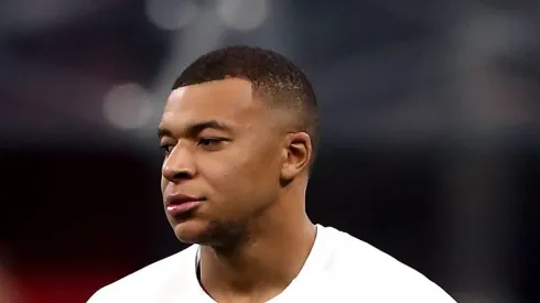 Mbappé em ação no PSG. Foto: Marco Luzzani/Getty Images